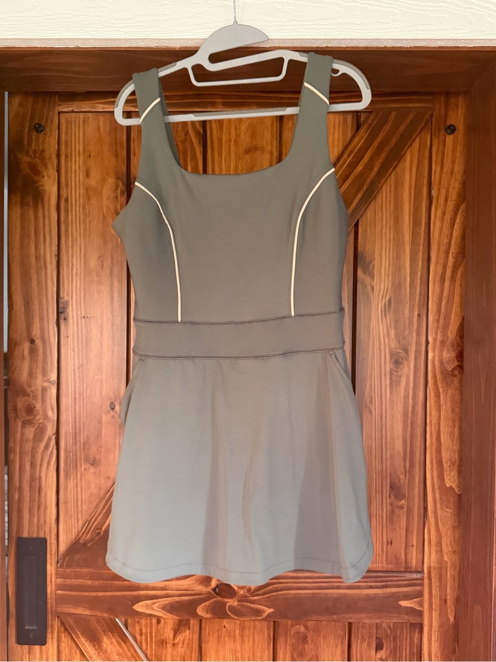 Travis Mathew Royal Treatment Sleeveless Dress and Pullover Size Large